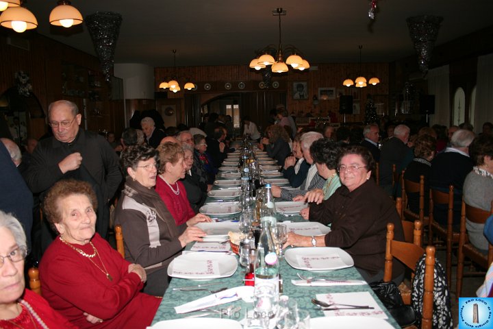 Pranzo Anziani 2011 (7).JPG